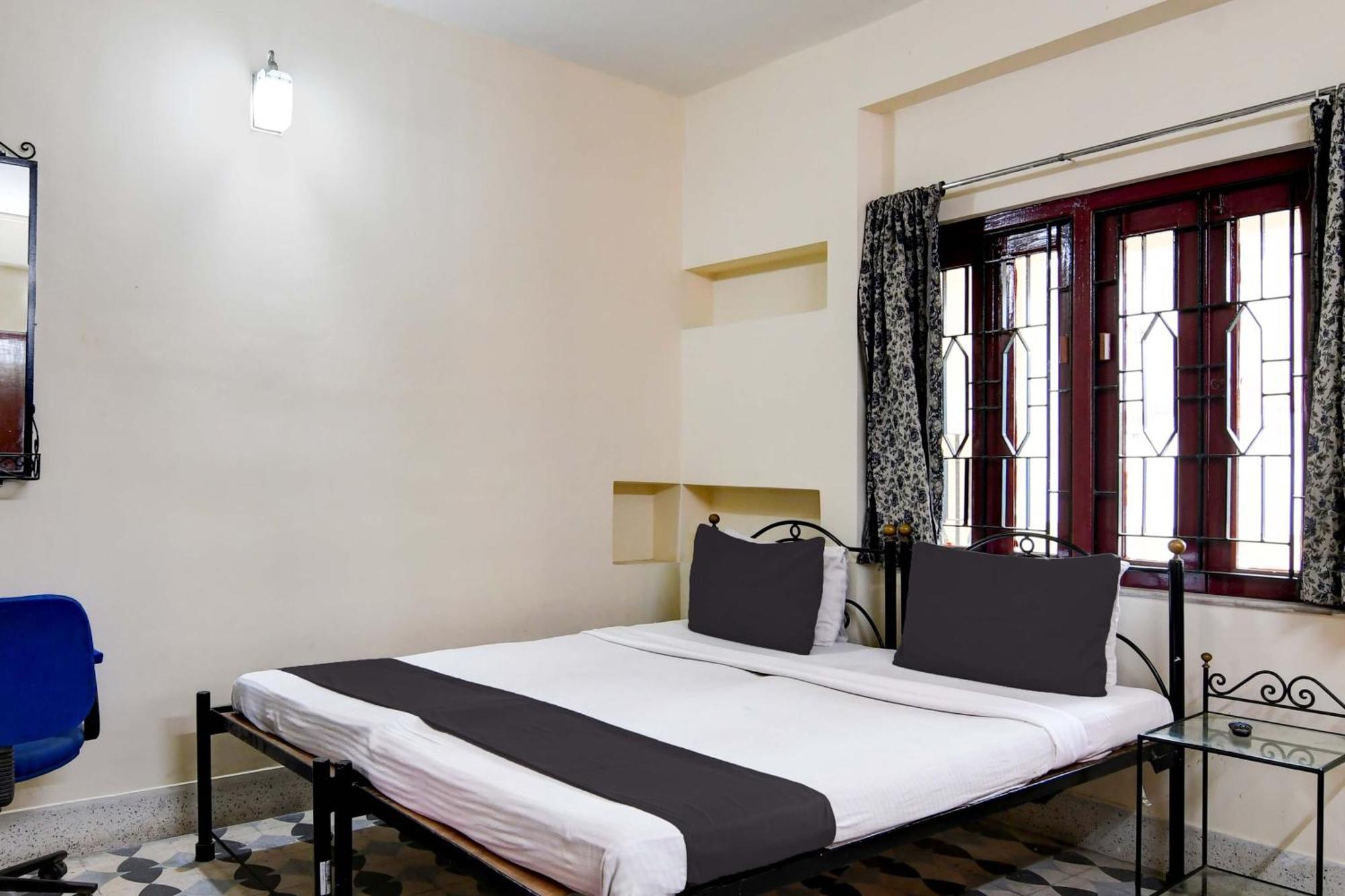 Oyo Simplex Guest House Behala Калькутта Экстерьер фото