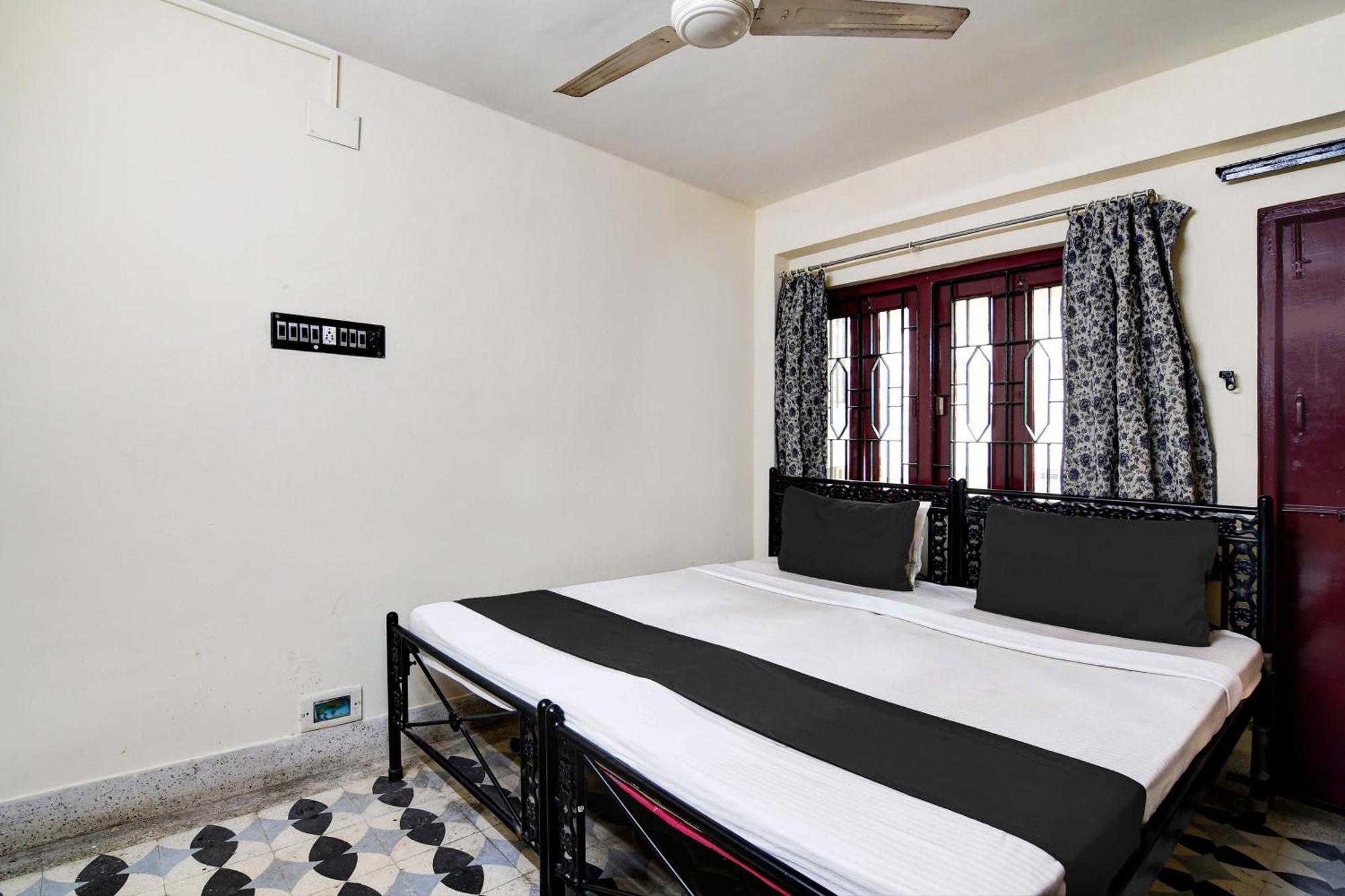 Oyo Simplex Guest House Behala Калькутта Экстерьер фото