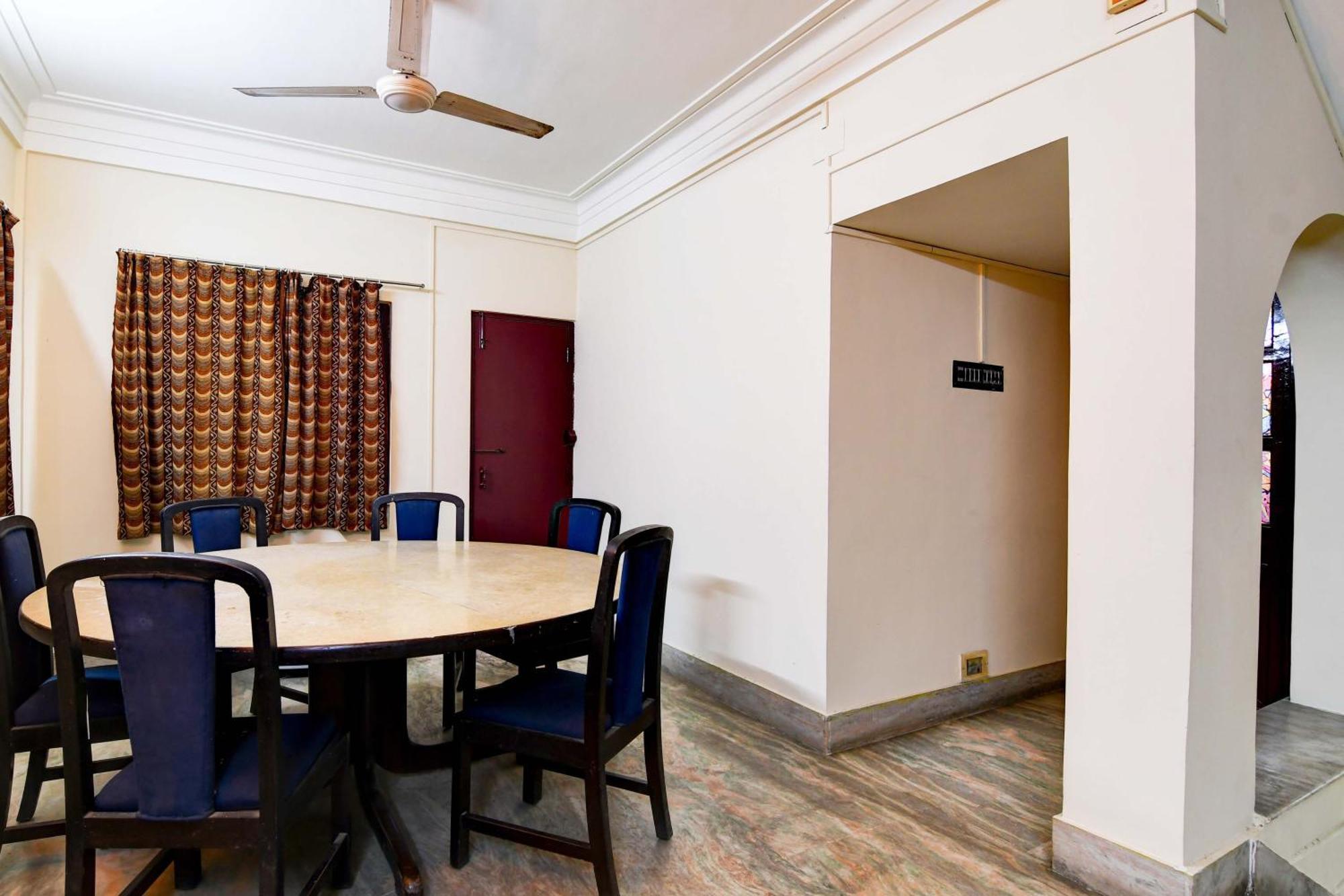 Oyo Simplex Guest House Behala Калькутта Экстерьер фото