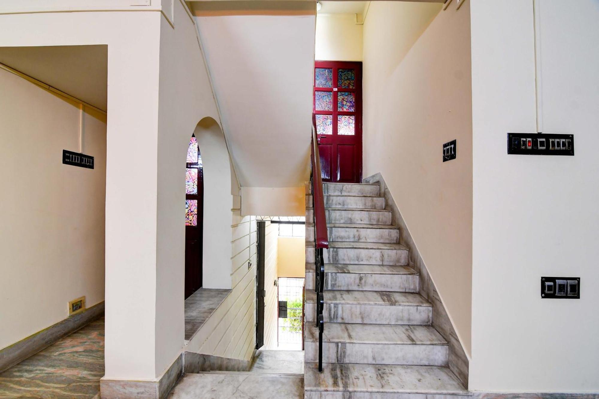 Oyo Simplex Guest House Behala Калькутта Экстерьер фото