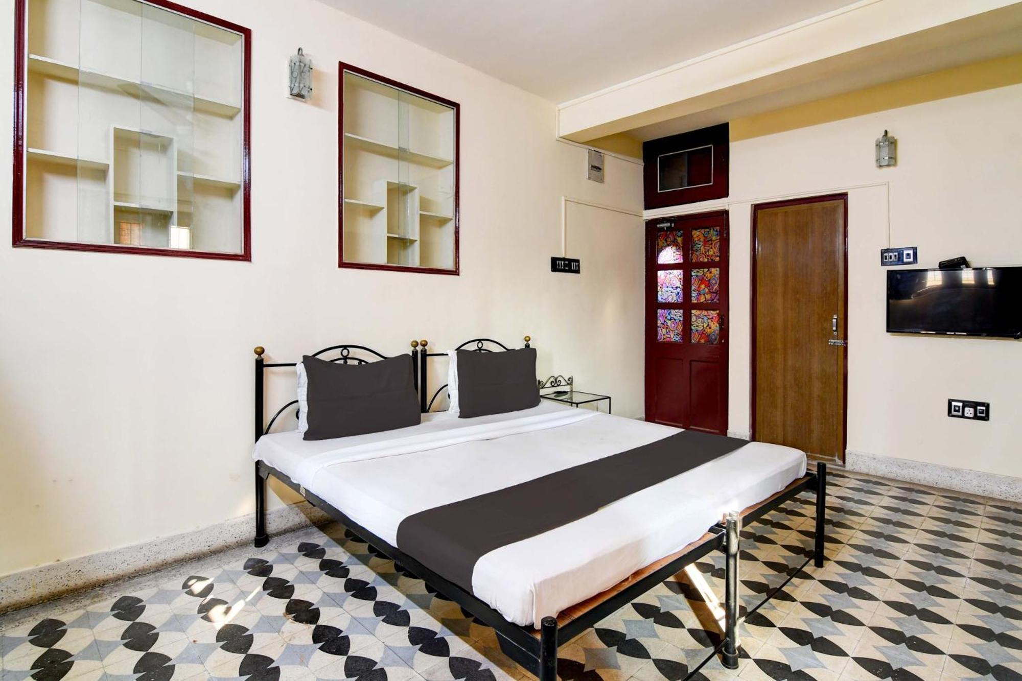 Oyo Simplex Guest House Behala Калькутта Экстерьер фото