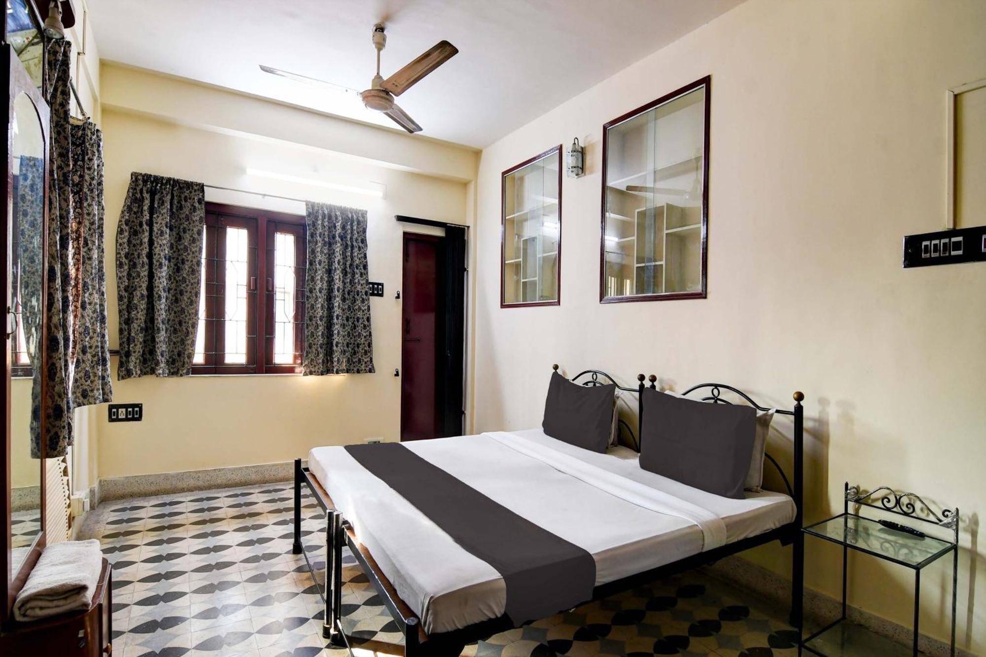 Oyo Simplex Guest House Behala Калькутта Экстерьер фото