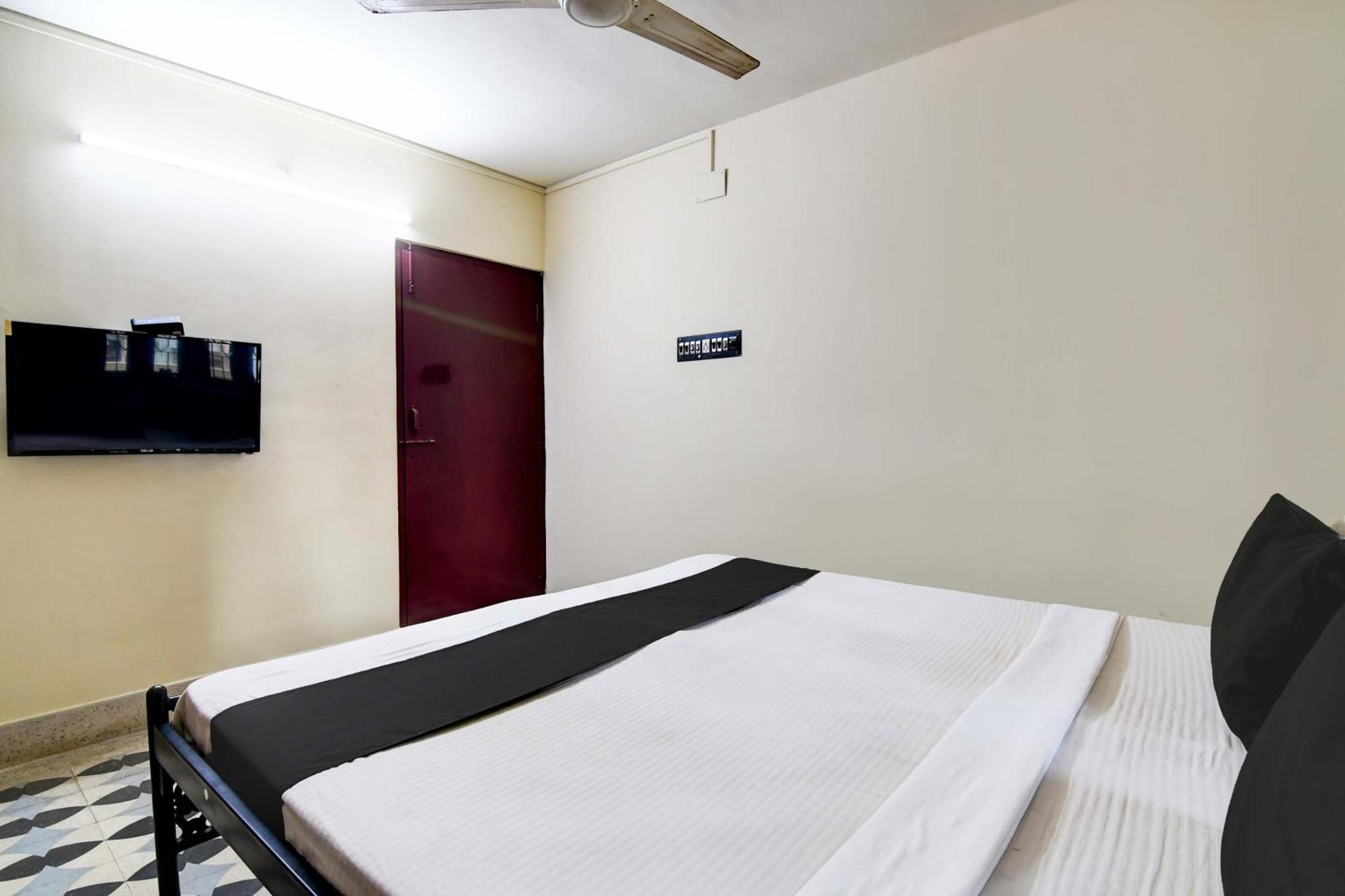 Oyo Simplex Guest House Behala Калькутта Экстерьер фото