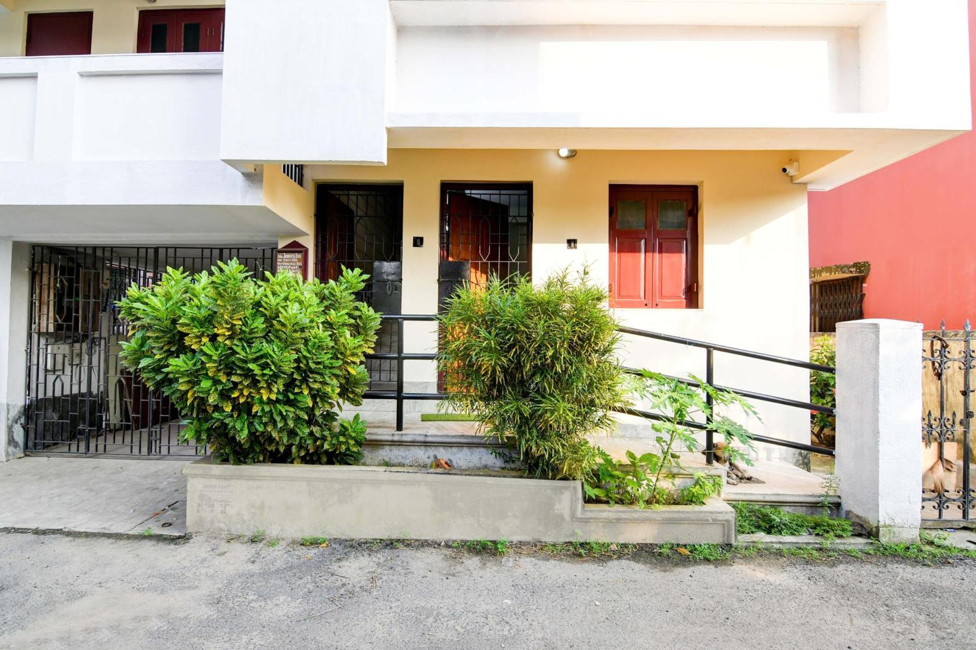 Oyo Simplex Guest House Behala Калькутта Экстерьер фото