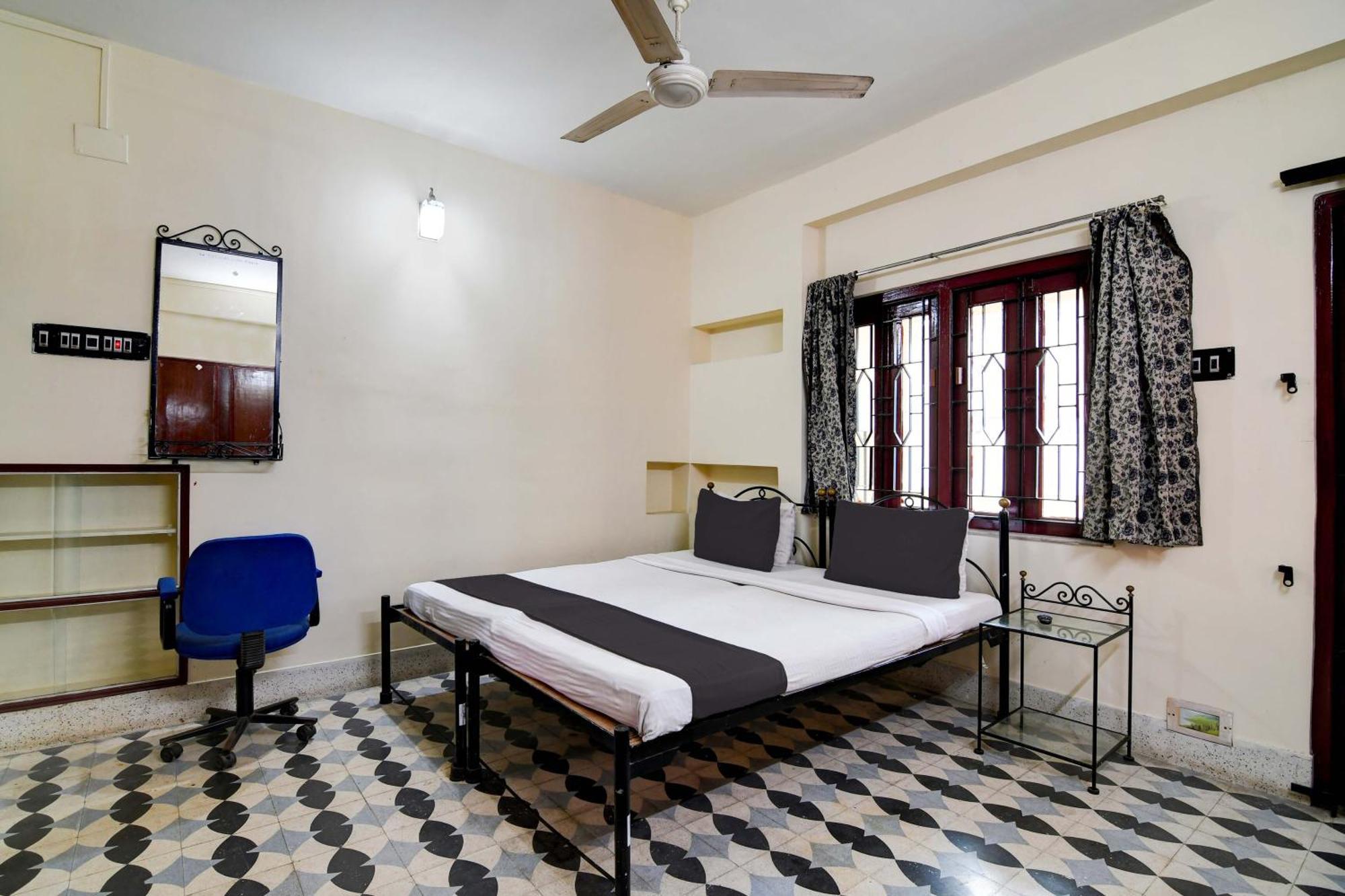 Oyo Simplex Guest House Behala Калькутта Экстерьер фото