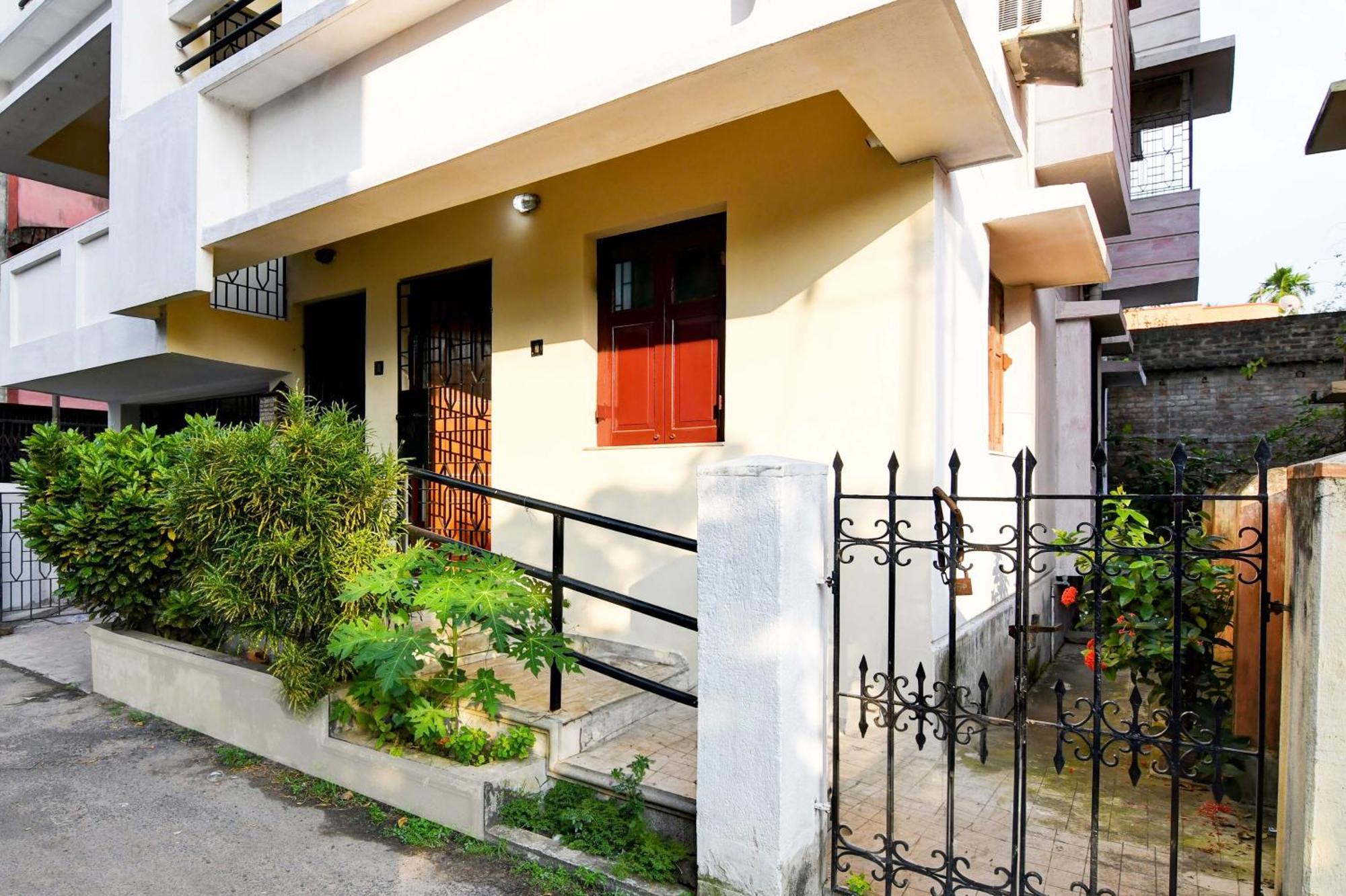 Oyo Simplex Guest House Behala Калькутта Экстерьер фото