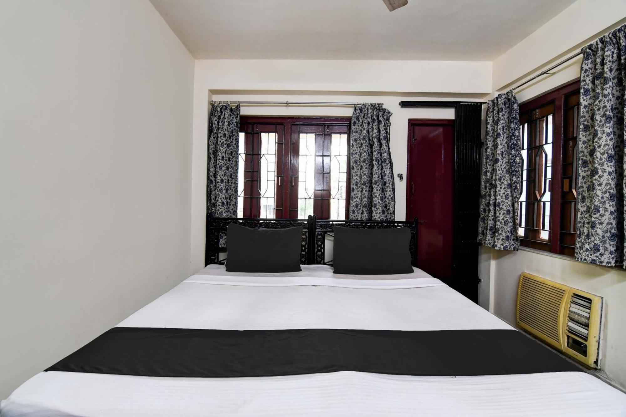 Oyo Simplex Guest House Behala Калькутта Экстерьер фото